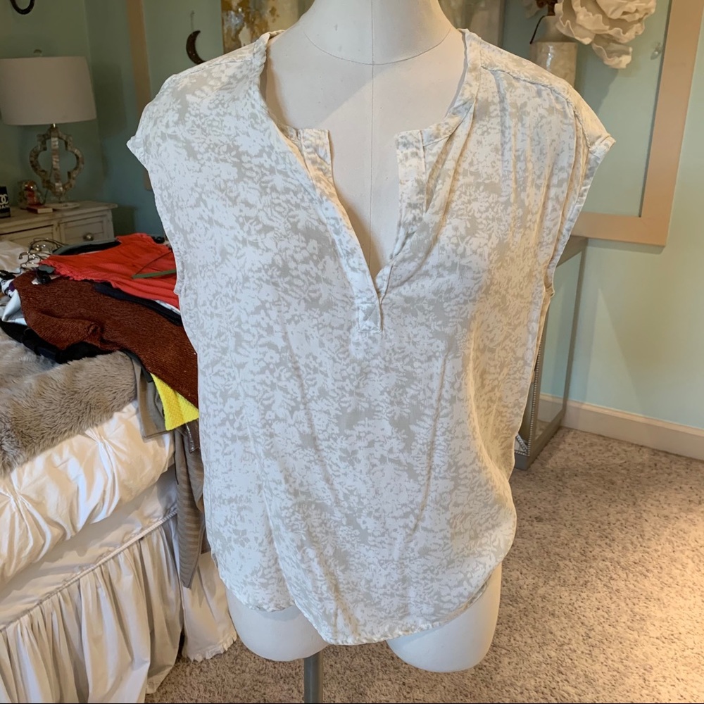 Anthropologie Cloth & Stone Grey & White Blouse